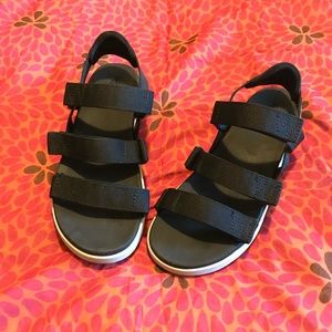 KEEN ELLE STRAPPY SANDALS